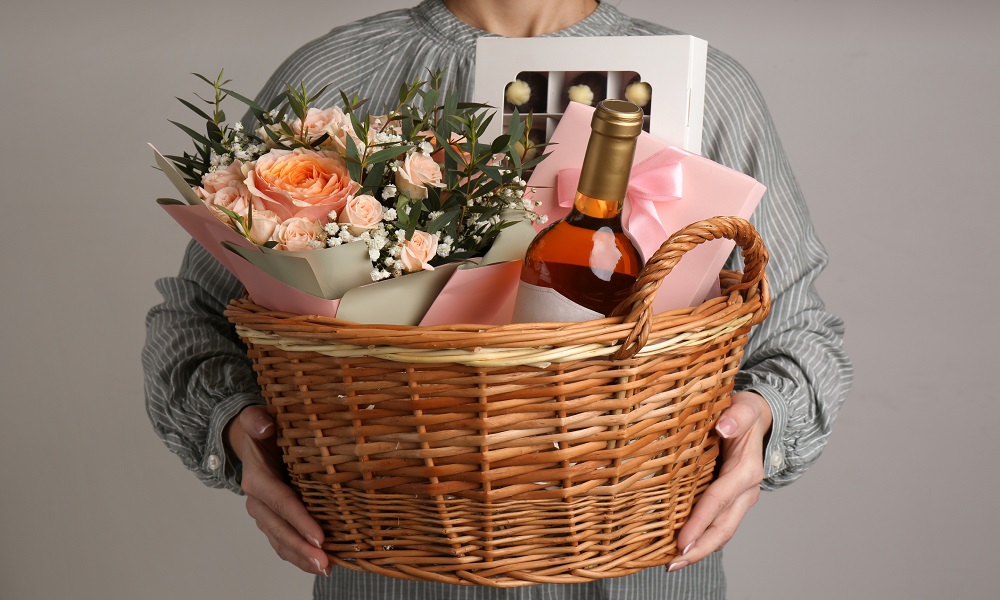 What Do You Put In A Gift Basket for Families