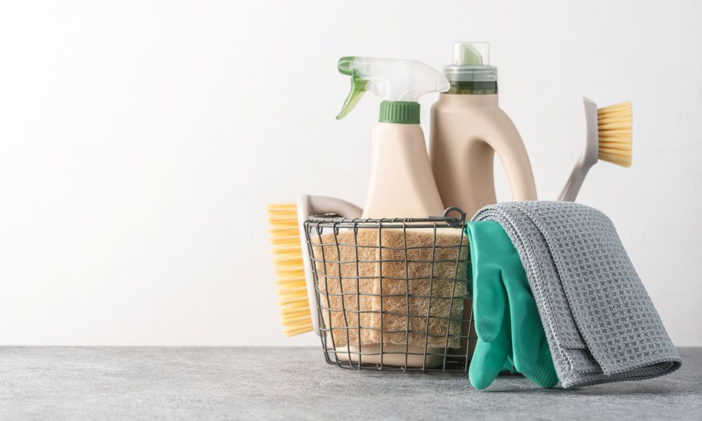 MUST HAVE Cleaning Essentials For Your First Apartment! 